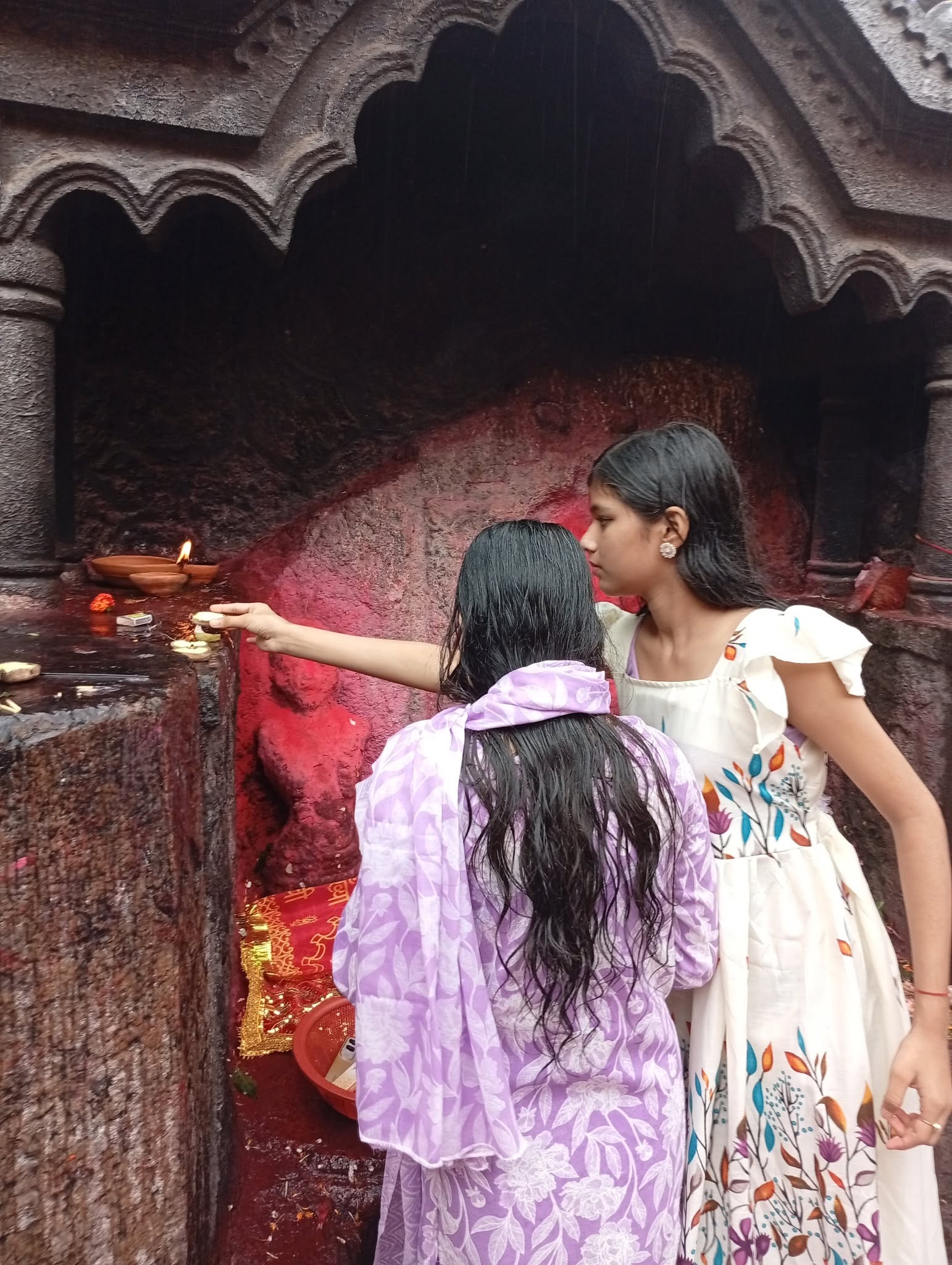 Offrande dans un temple en Inde